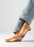 Load image into Gallery viewer, Metallic Snake-Embossed Mule-rose gold