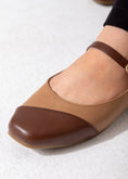 Load image into Gallery viewer, Two-Tone Strappy Flat-cafe