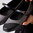 Load image into Gallery viewer, Two-Tone Strappy Flat-gray