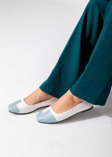 The Contrast Toe Flat-white