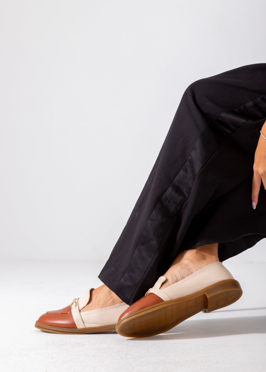 Two-Tone Horsebit Flat-beige