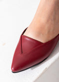 Load image into Gallery viewer, V-Cut Pointed Flat-marron