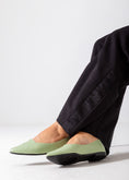Load image into Gallery viewer, V-Cut Pointed Flat-mint green