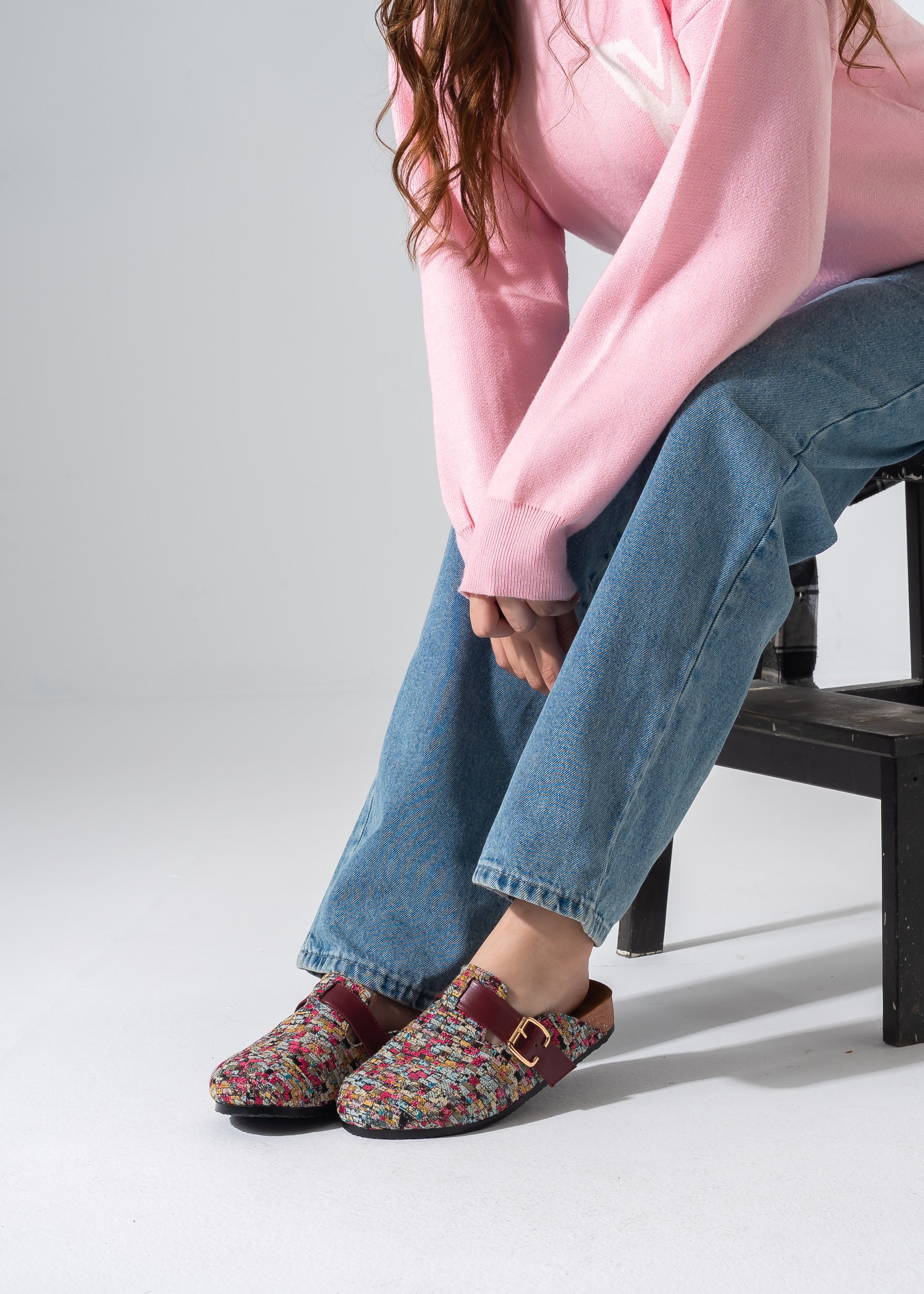 Textured Buckle Clogs - MARRON
