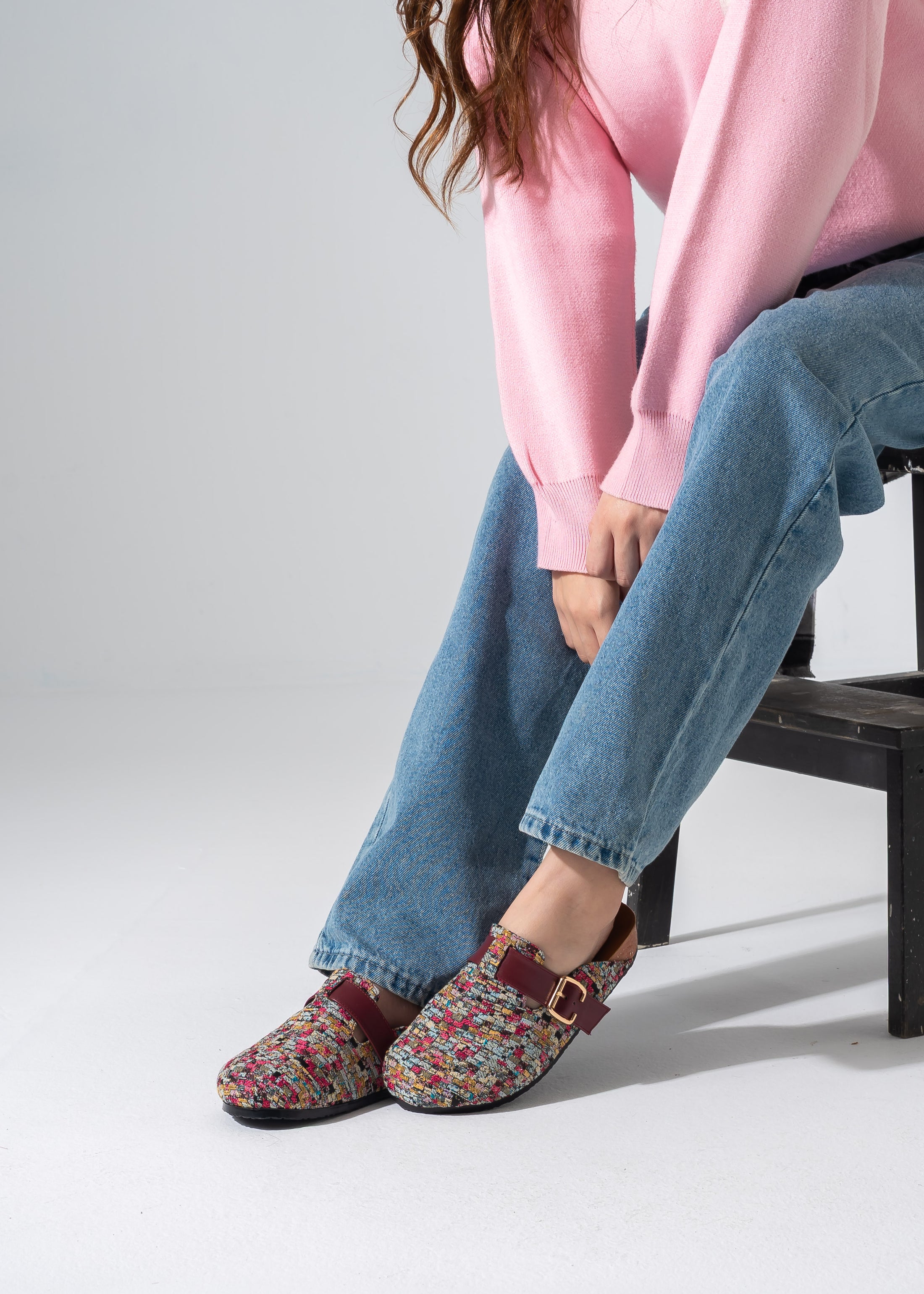 Textured Buckle Clogs - MARRON
