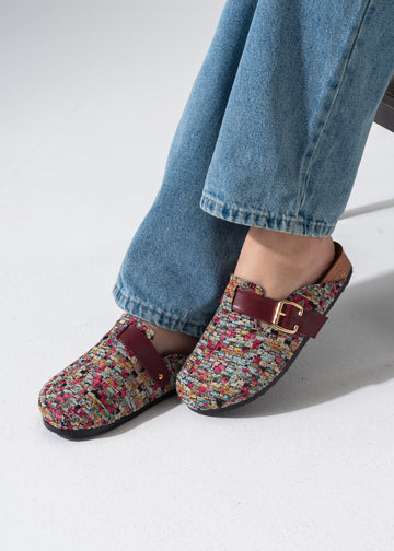 Textured Buckle Clogs - MARRON