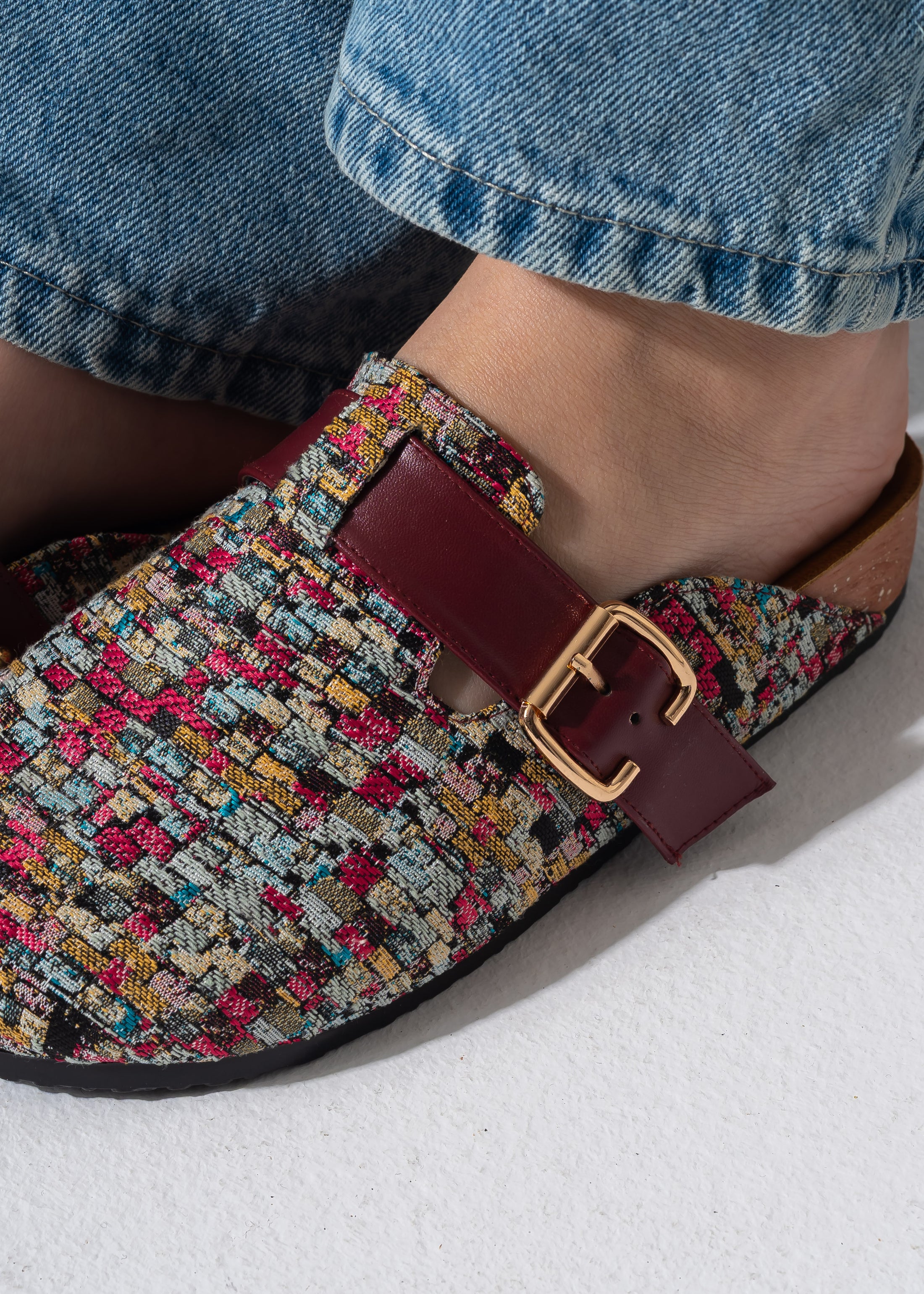 Textured Buckle Clogs - MARRON