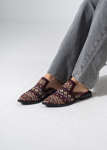 Mixed-Finish Pointed Mules - MARRON