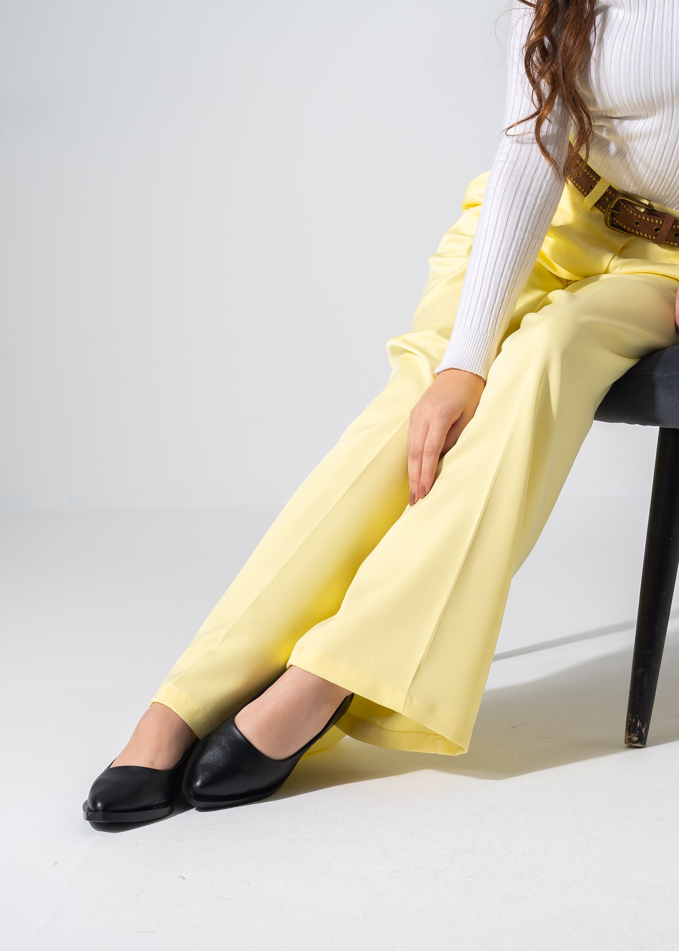 Sleek Pointed-Toe Flats - BLACK