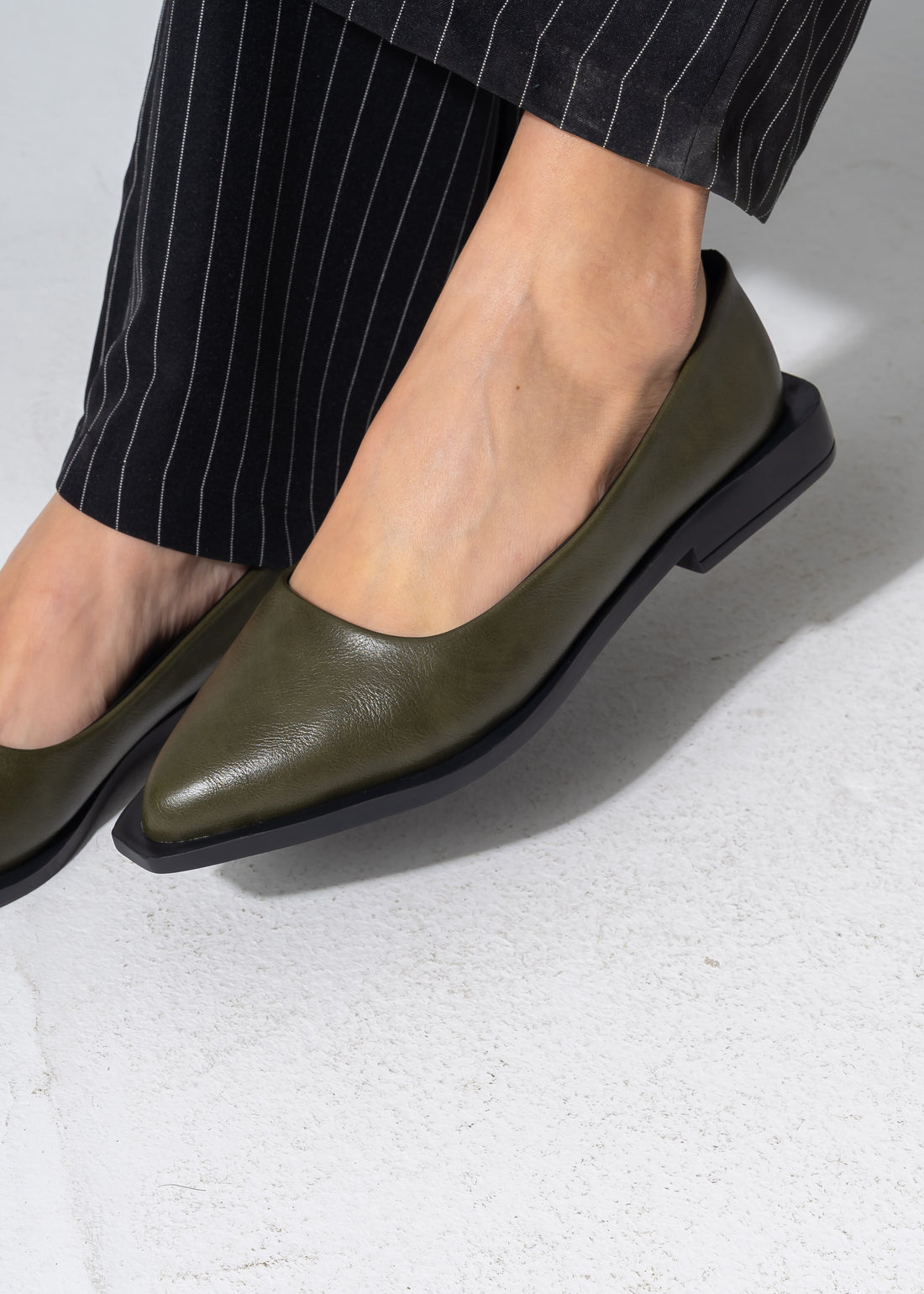 Sleek Pointed-Toe Flats - OLIVE