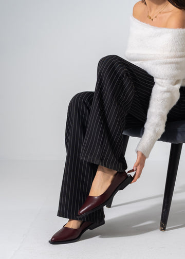 Sleek Pointed-Toe Flats - MARRON