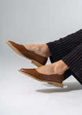 Load image into Gallery viewer, Sleek Pointed-Toe Flats - CAMEL
