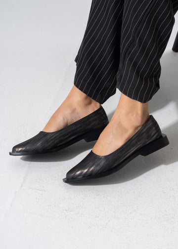 Snakeskin Pointed Flats - BLACK