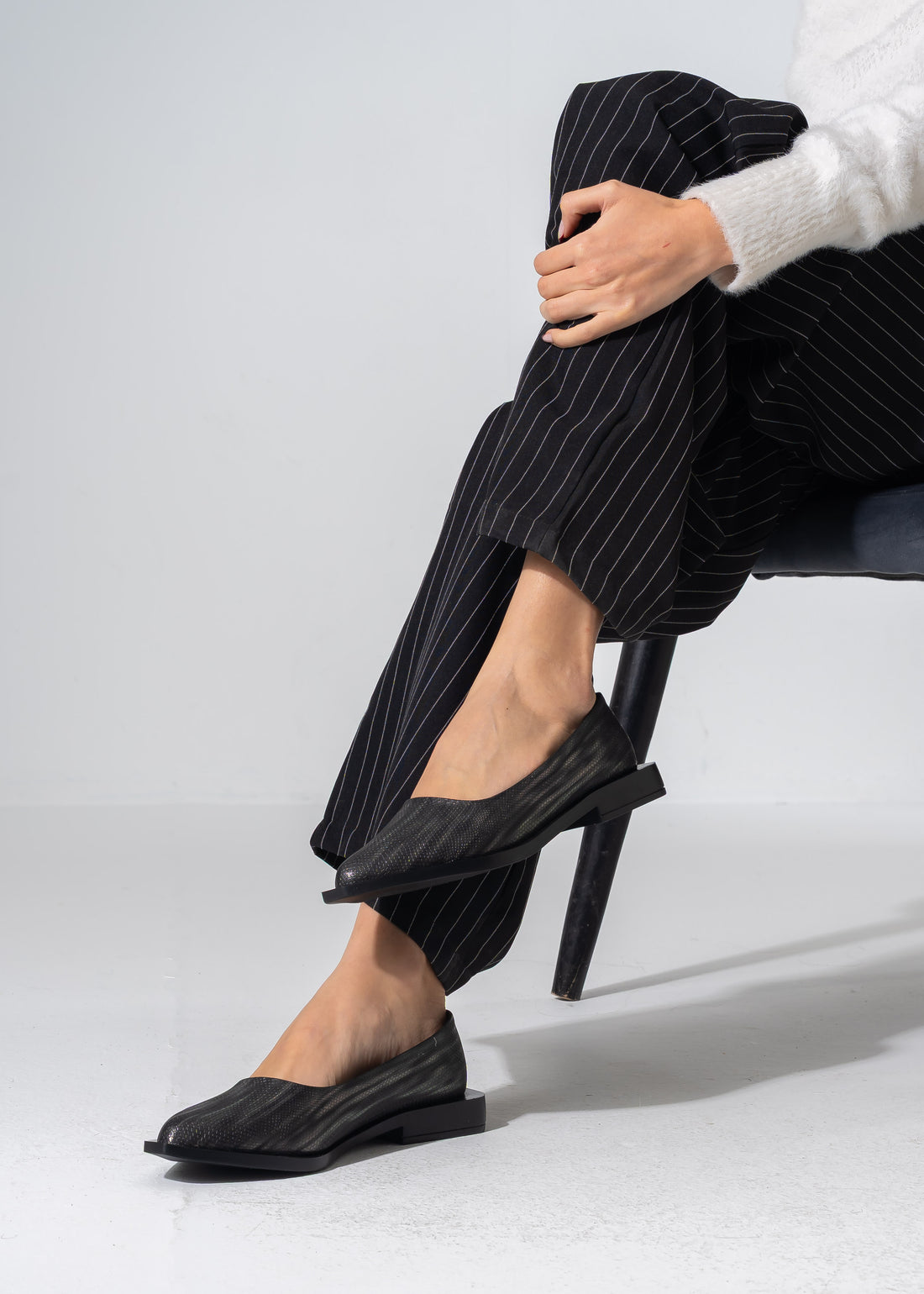 Snakeskin Pointed Flats - BLACK