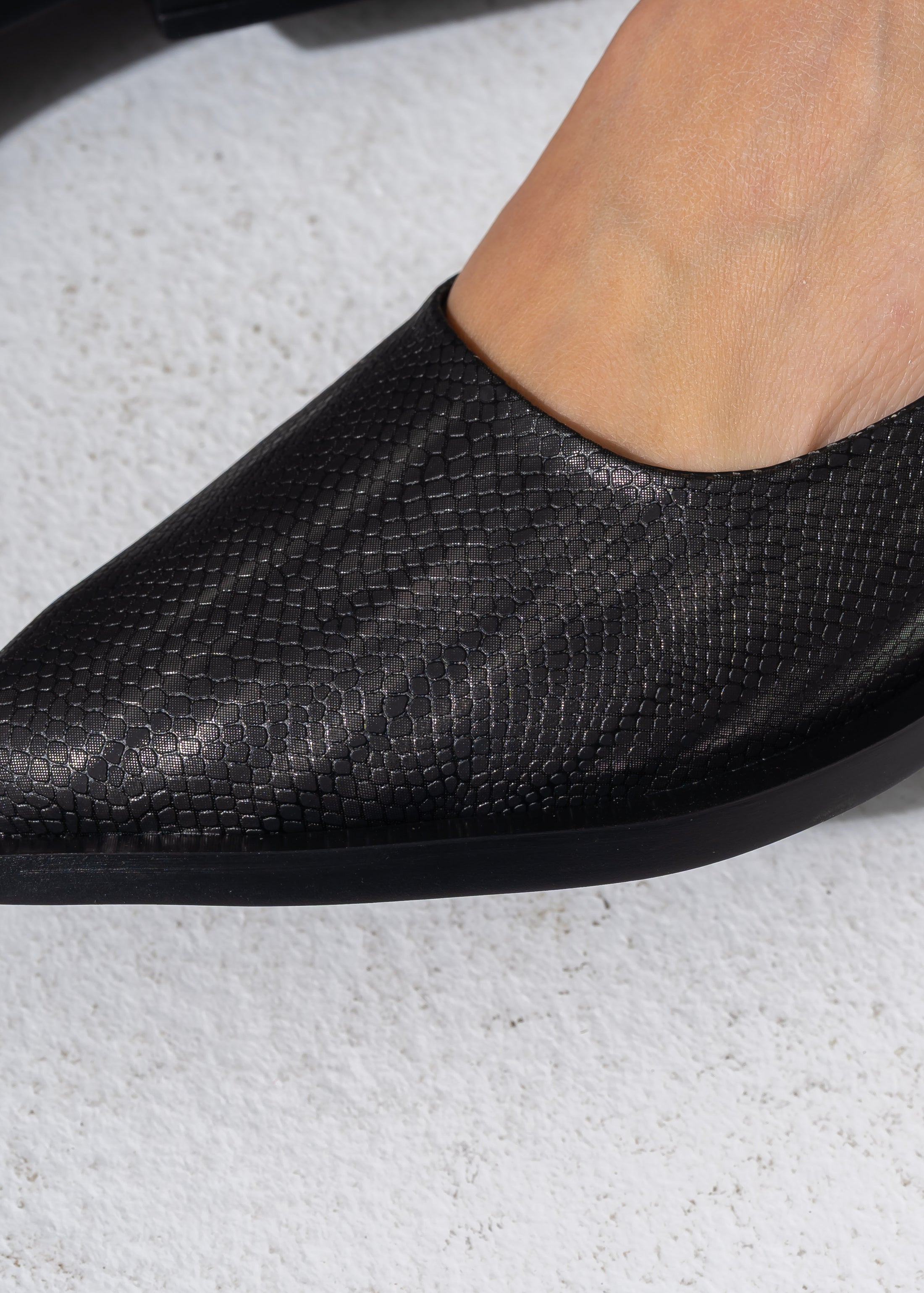 Snakeskin Pointed Flats - BLACK