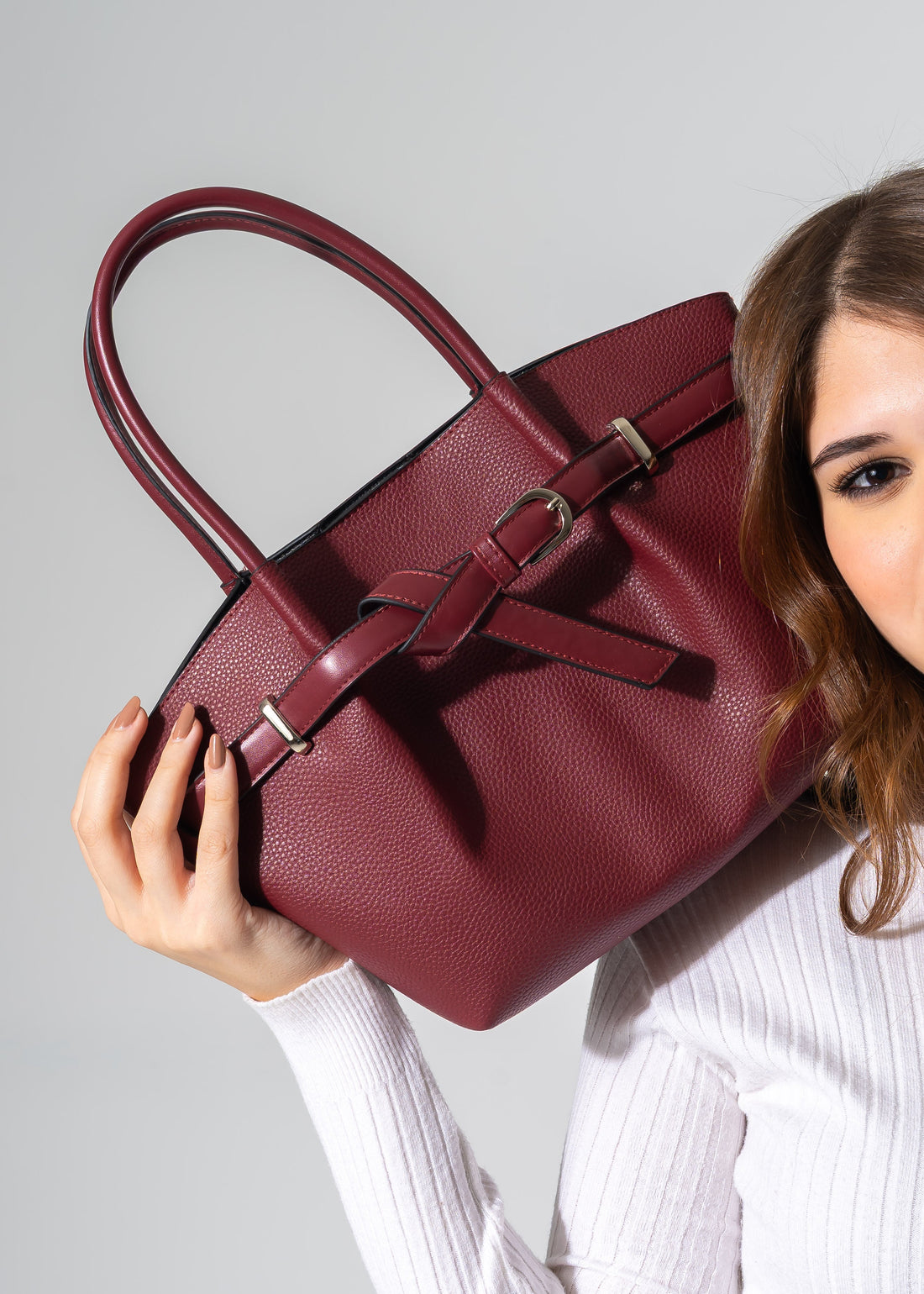 Belted Pebbled Hand Bag - marron