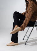 Load image into Gallery viewer, Snakeskin Pointed Flats - BEIGE
