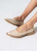 Load image into Gallery viewer, Snakeskin Pointed Flats - BEIGE
