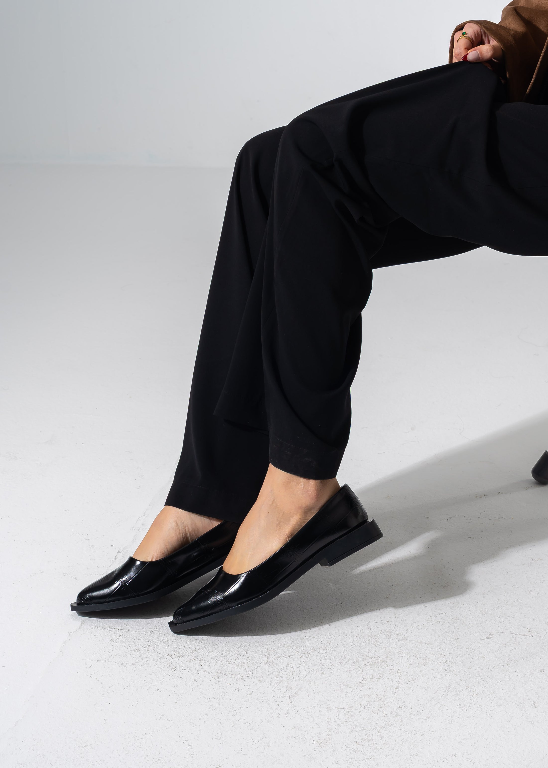 Sharp Silhouette Flats - BLACK