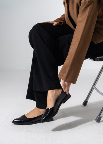 Sharp Silhouette Flats - BLACK