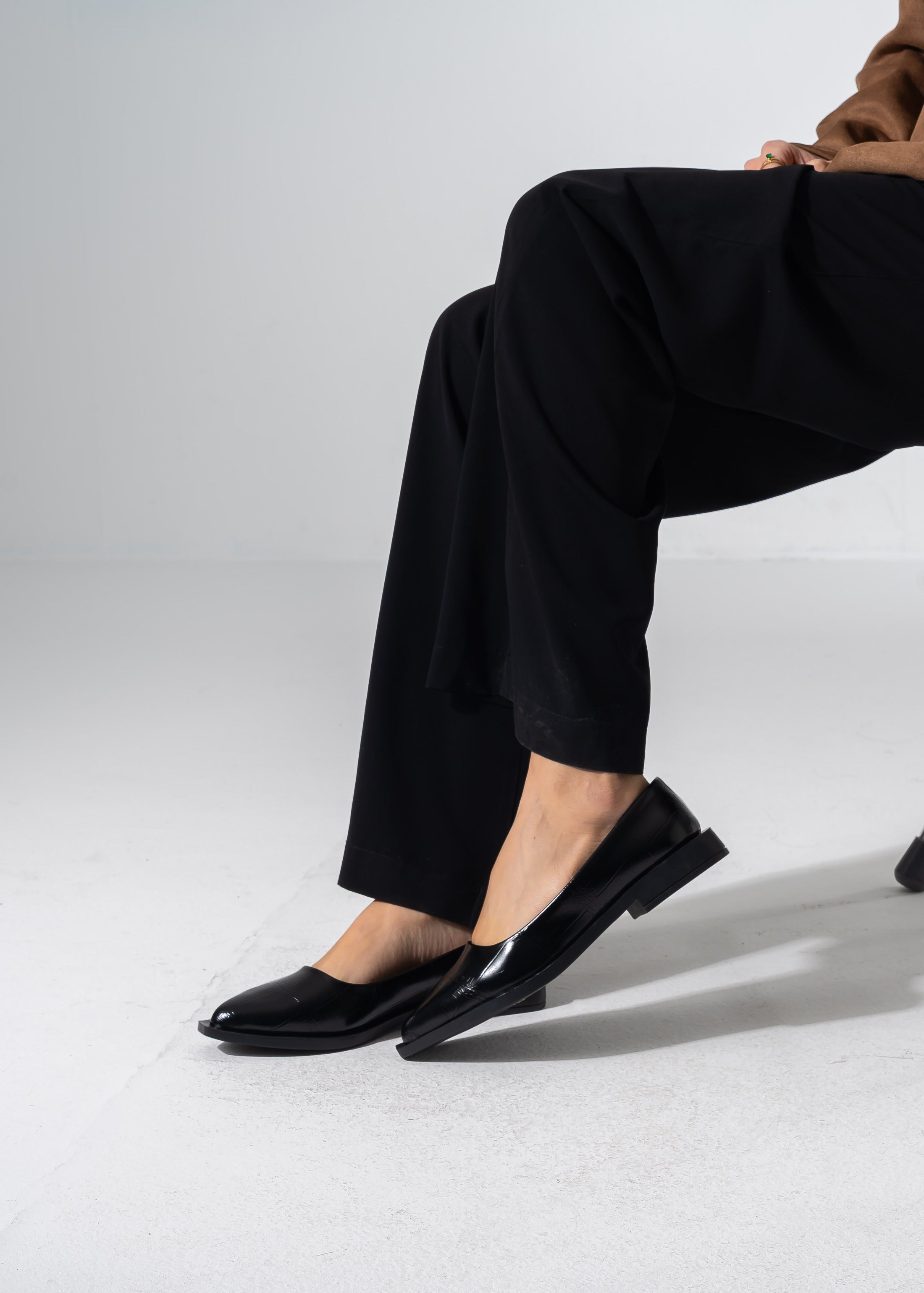 Sharp Silhouette Flats - BLACK