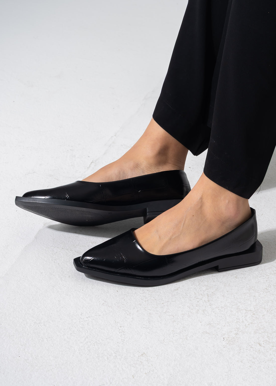 Sharp Silhouette Flats - BLACK
