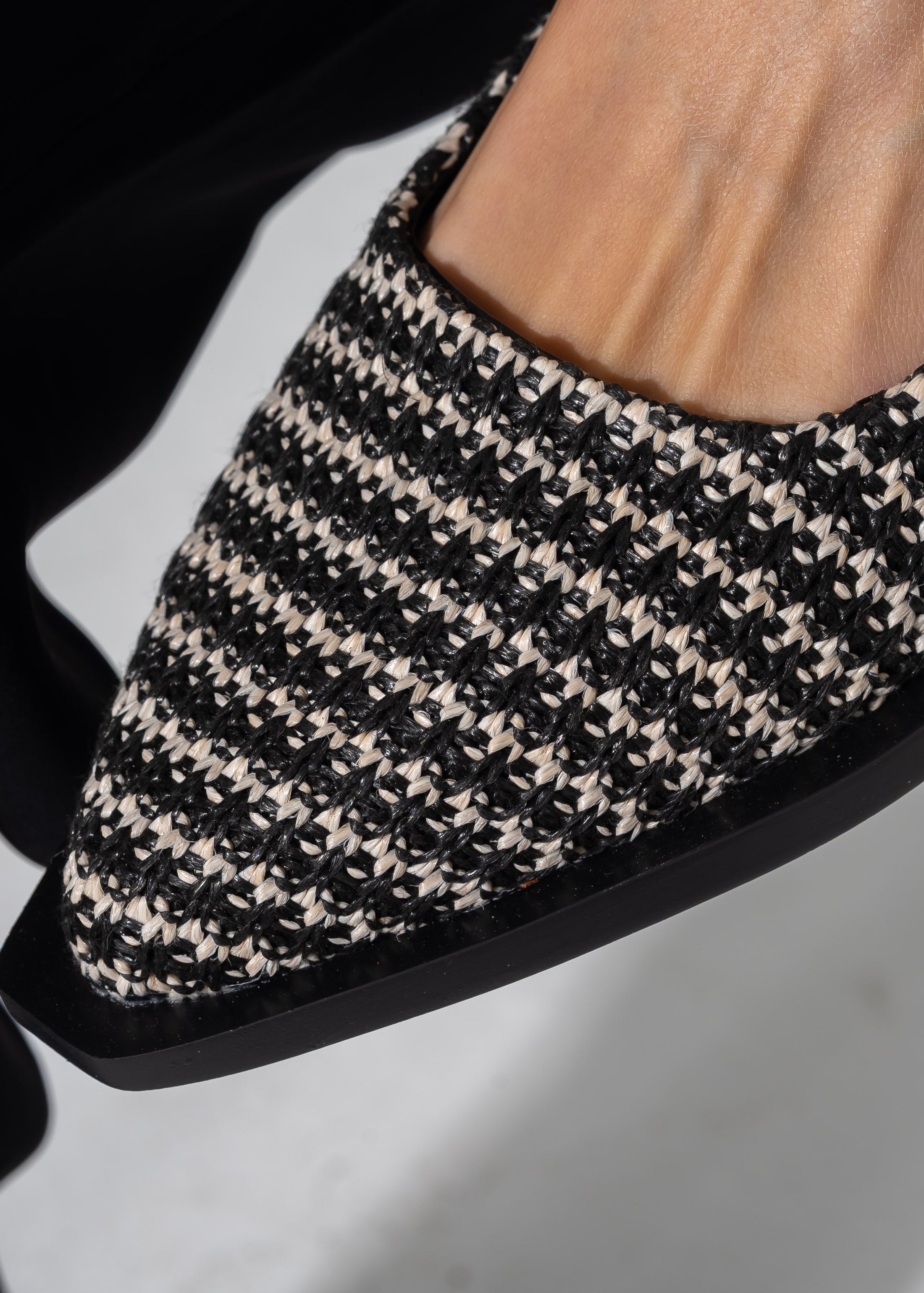 Pointed Straw Flats - BLACK