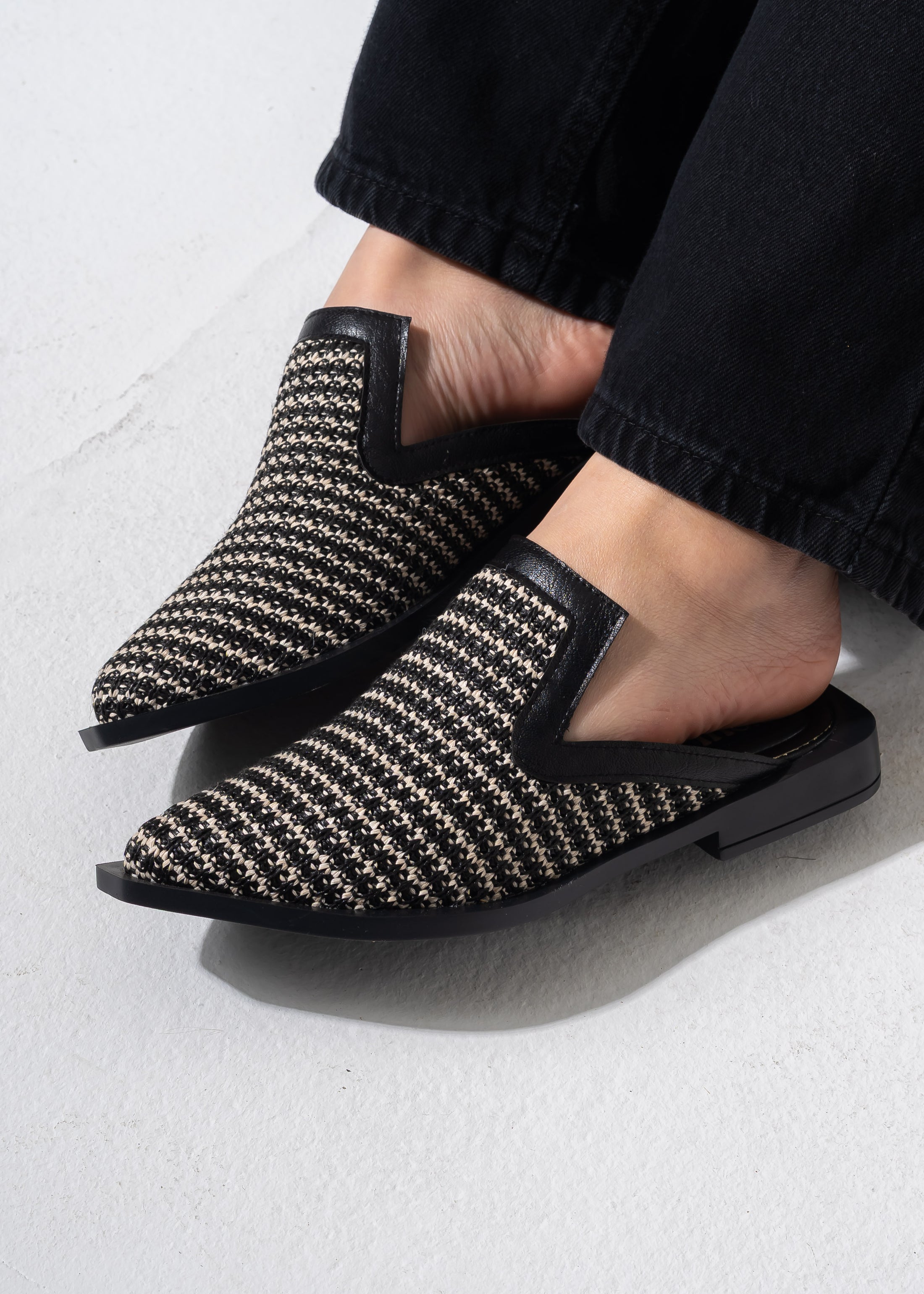 Artisanal Pointed Mules - BLACK