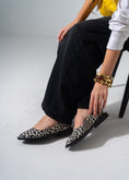 Load image into Gallery viewer, Pointed Knit Flats - BLACK
