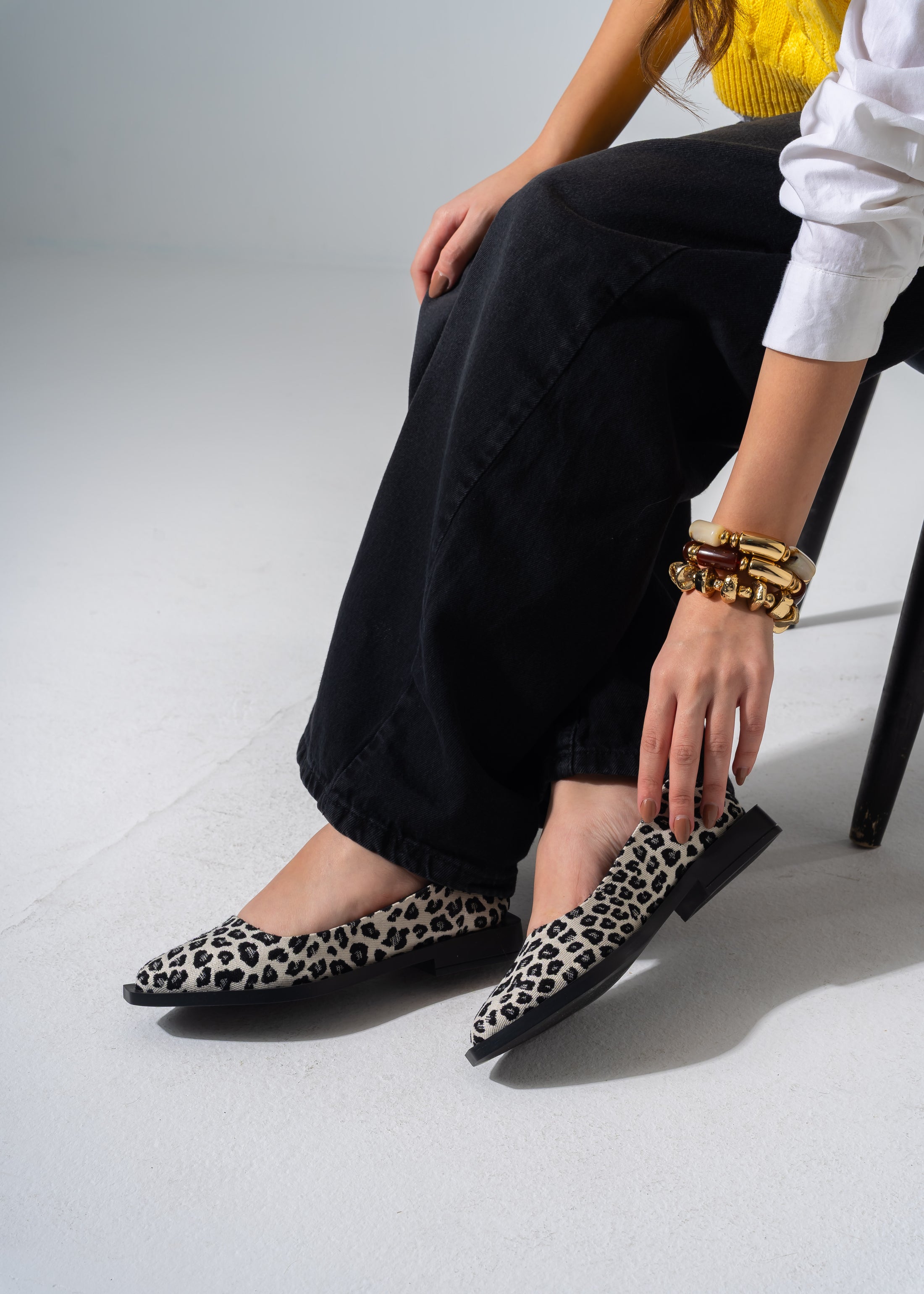 Pointed Knit Flats - BLACK