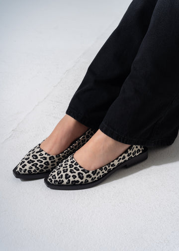 Pointed Knit Flats - BLACK