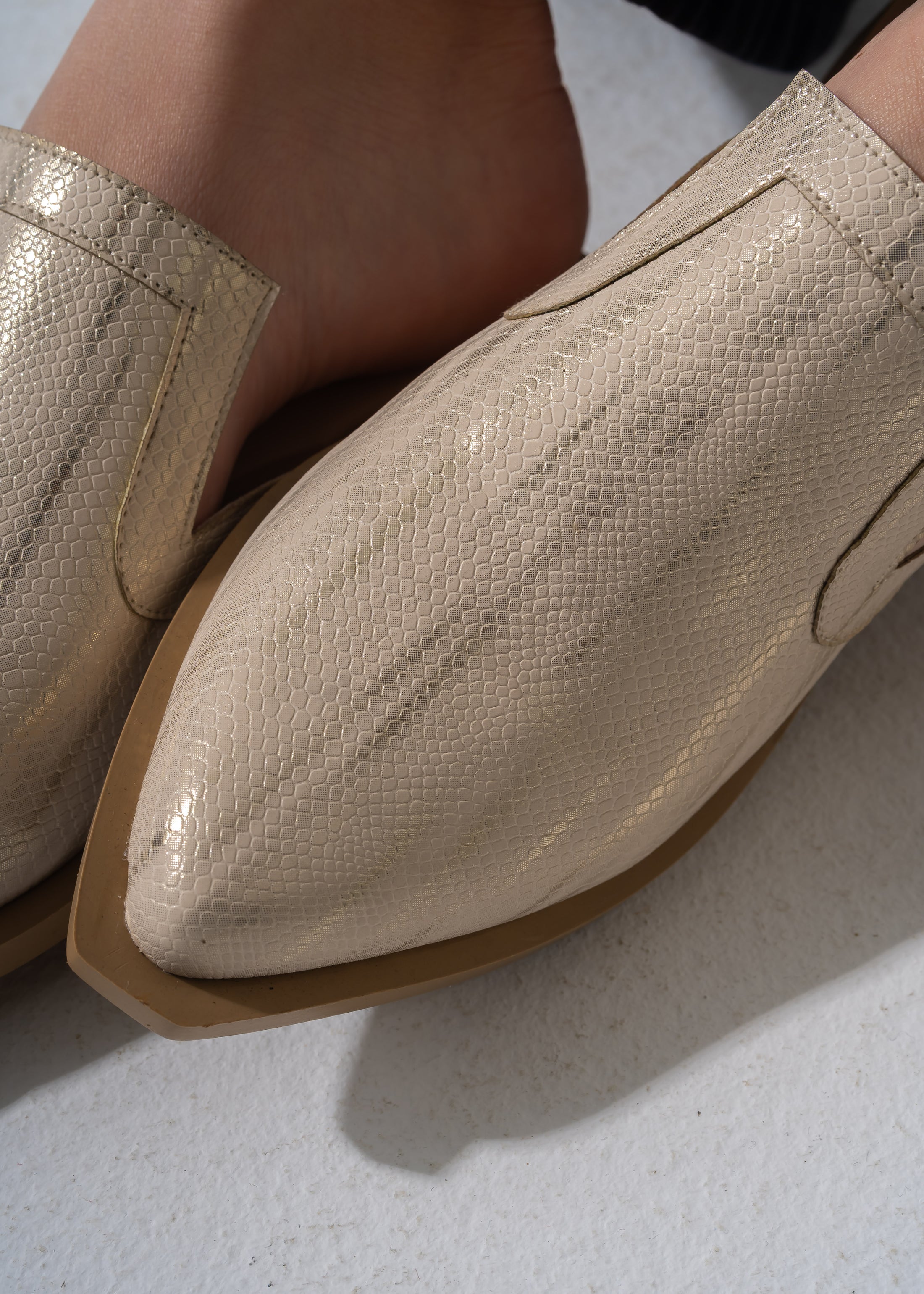 Snake-Embossed V-Cut Mules - BEIGE