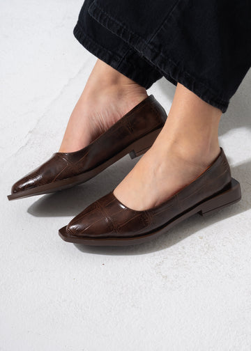 Sharp Silhouette Flats - BROWN