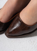 Load image into Gallery viewer, Sharp Silhouette Flats - BROWN
