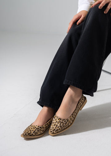 Pointed Knit Flats - BEIGE