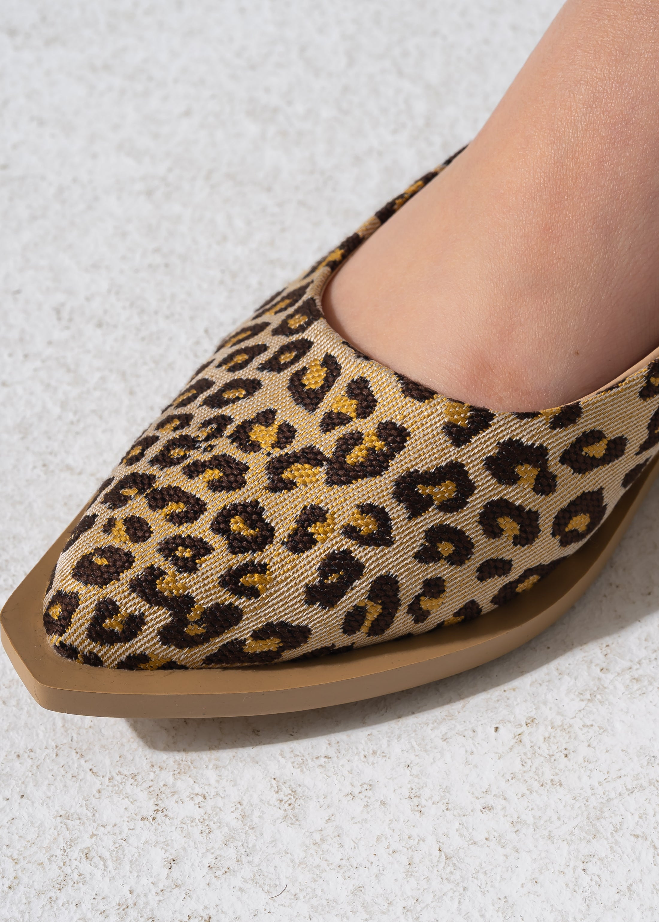 Pointed Knit Flats - BEIGE
