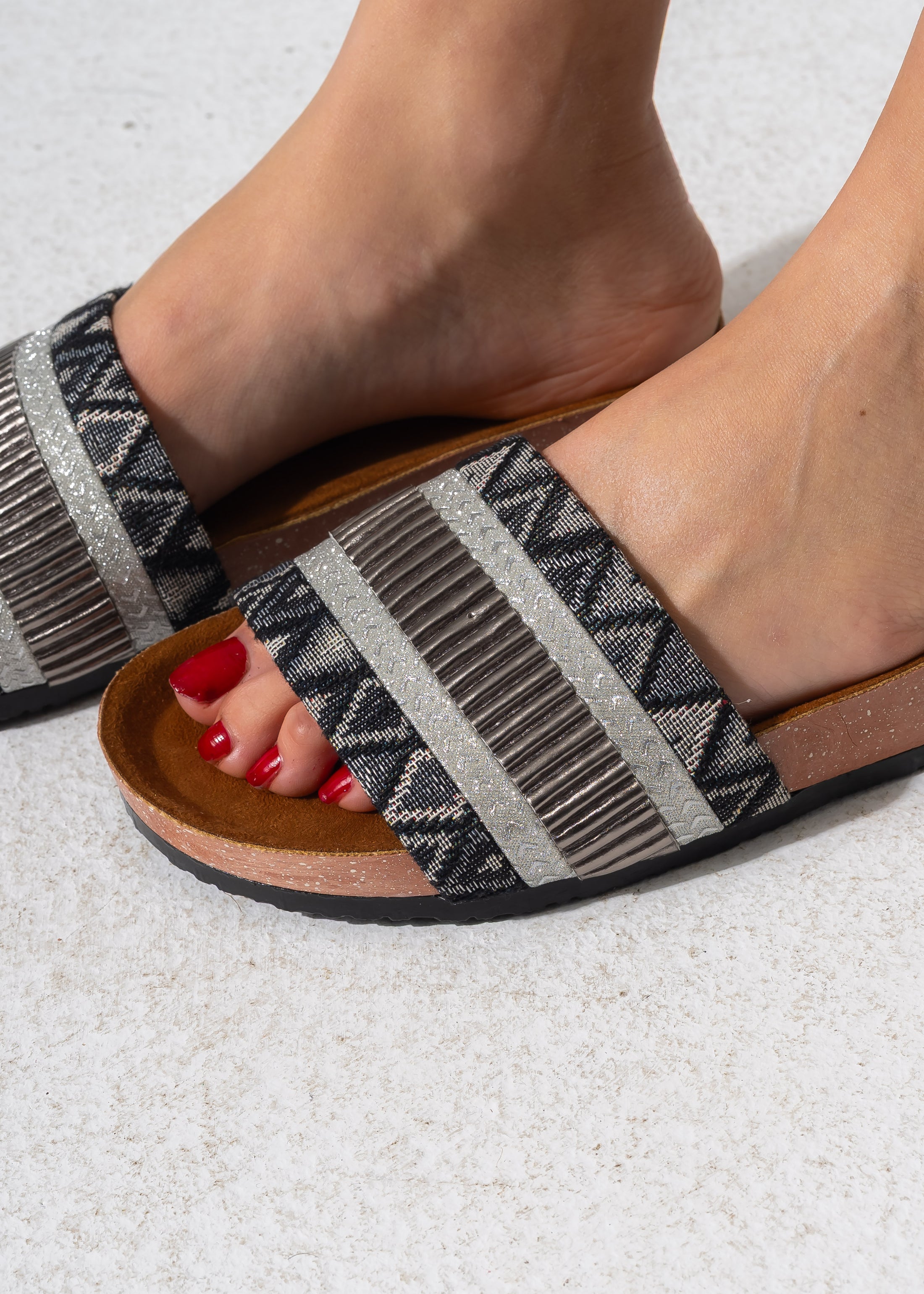 Mixed-Texture Tribal Sliders - BLACK