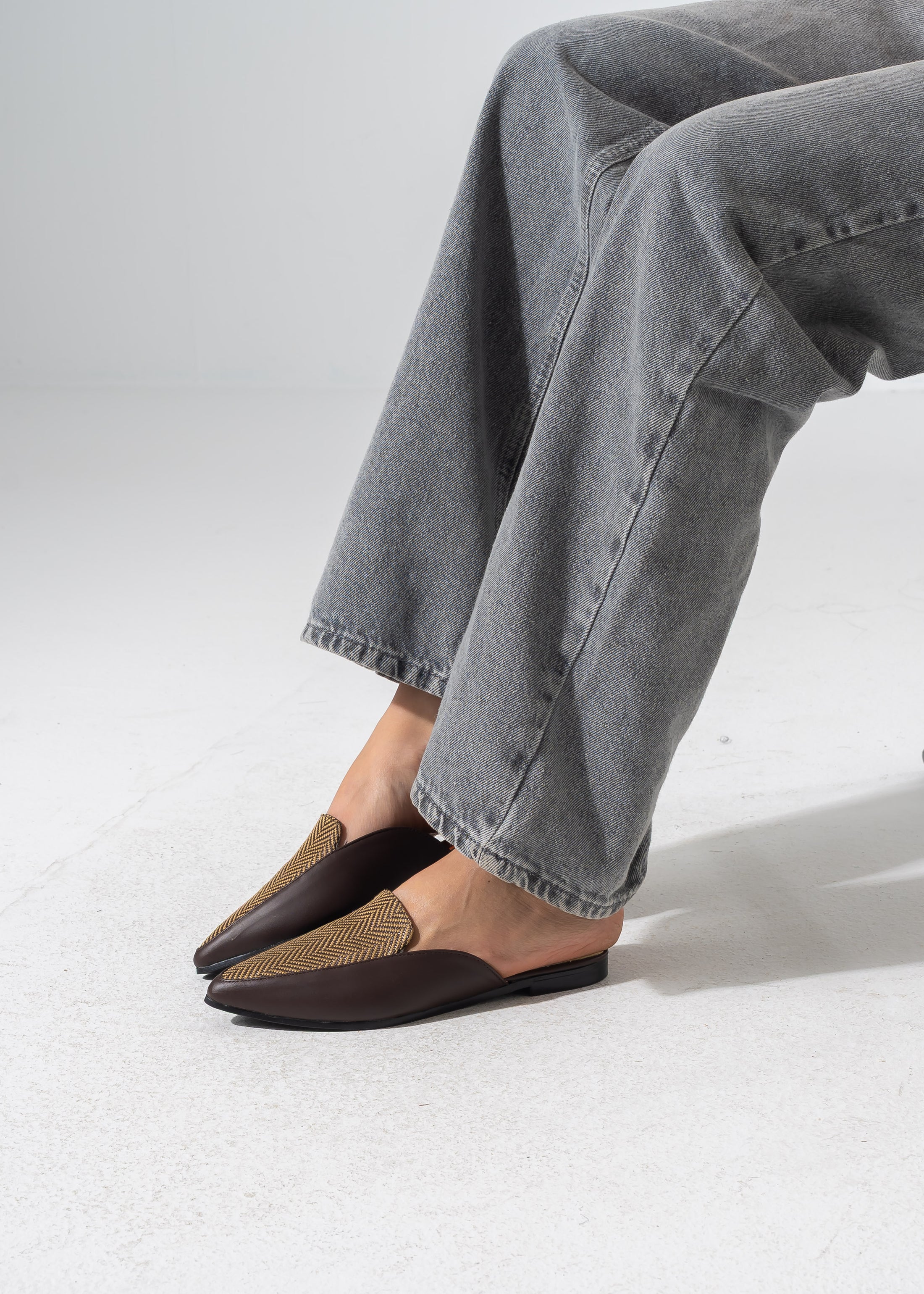 Pointed-Toe Herringbone Weave Mules - BROWN