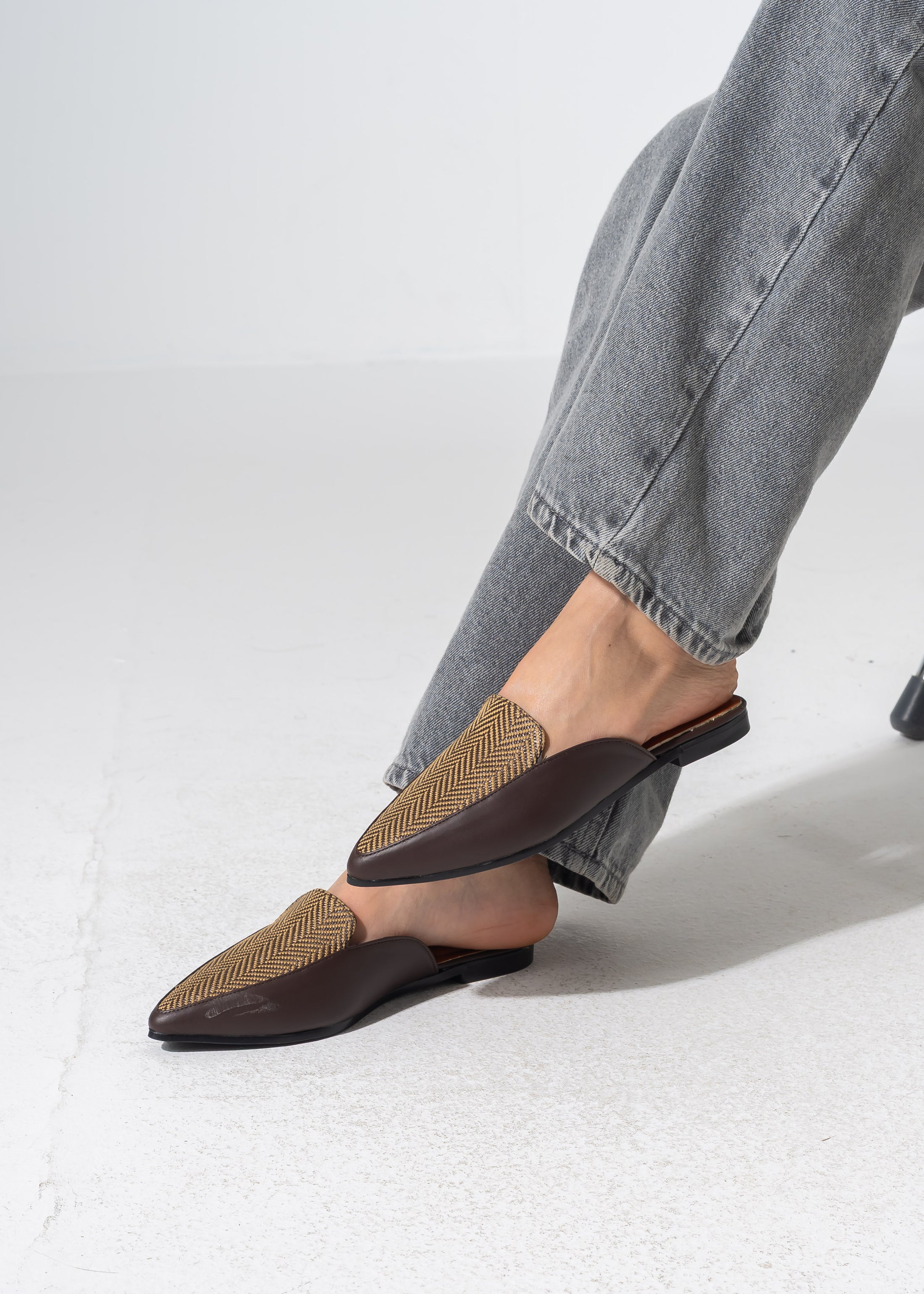 Pointed-Toe Herringbone Weave Mules - BROWN