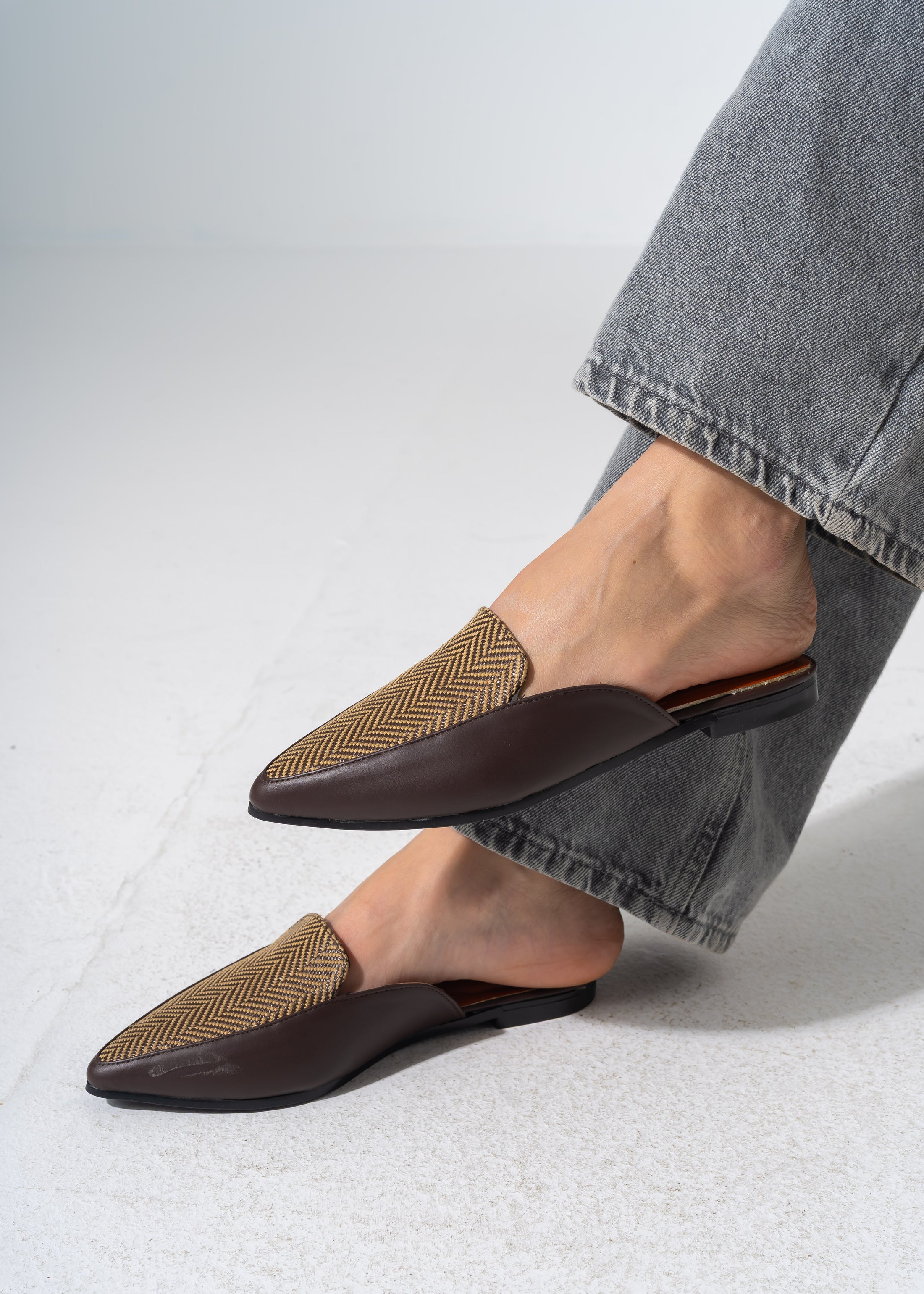 Pointed-Toe Herringbone Weave Mules - BROWN