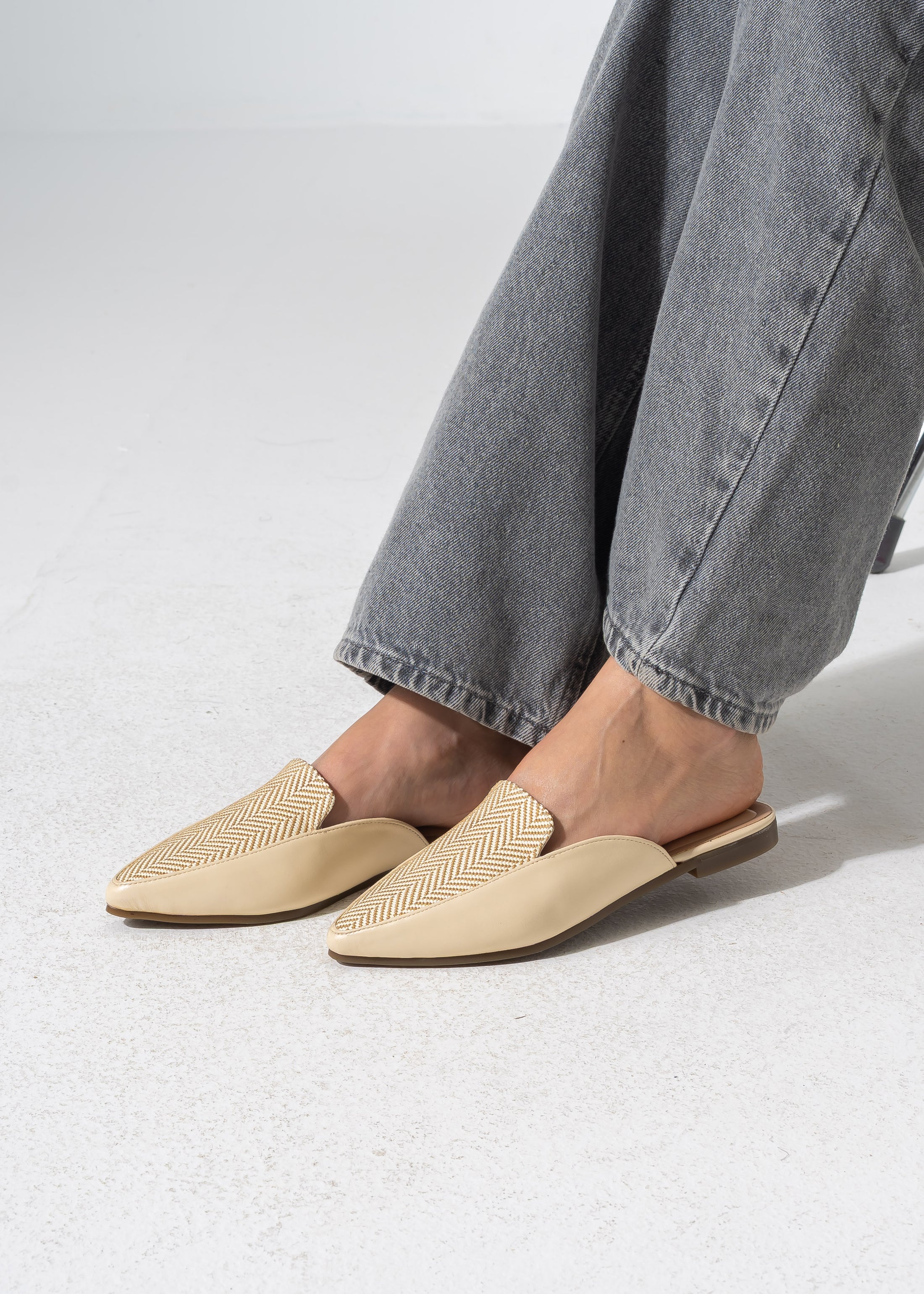 Pointed-Toe Herringbone Weave Mules - BEIGE