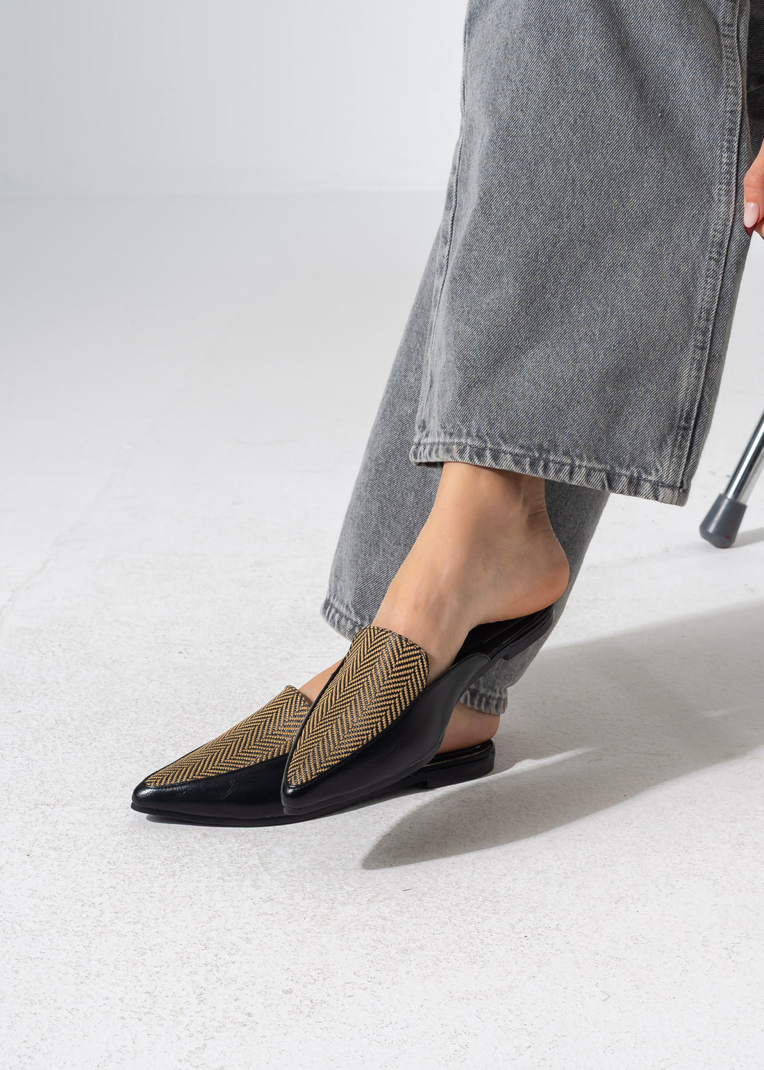 Pointed-Toe Herringbone Weave Mules - BLACK