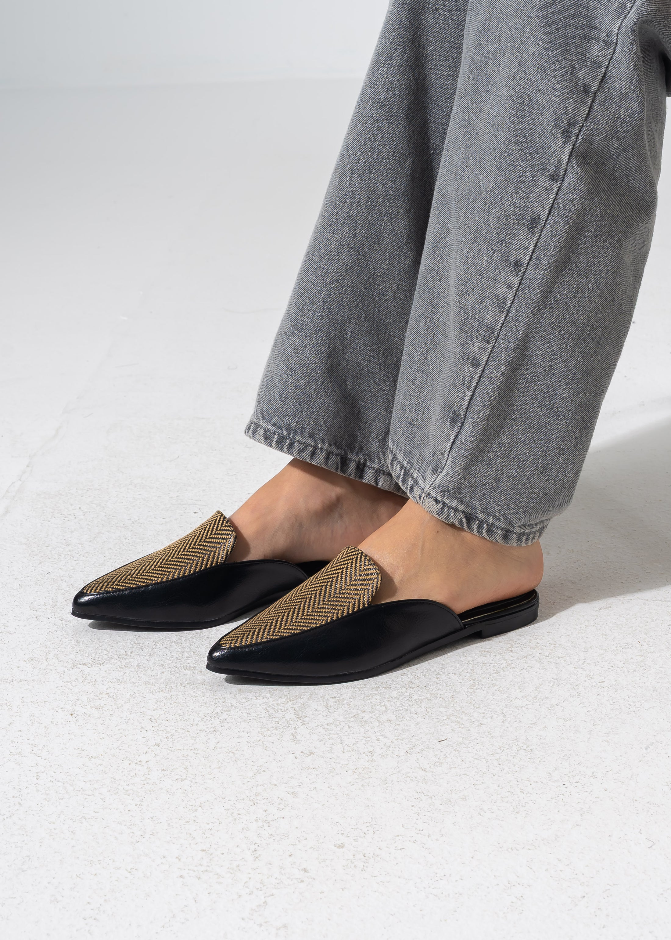 Pointed-Toe Herringbone Weave Mules - BLACK