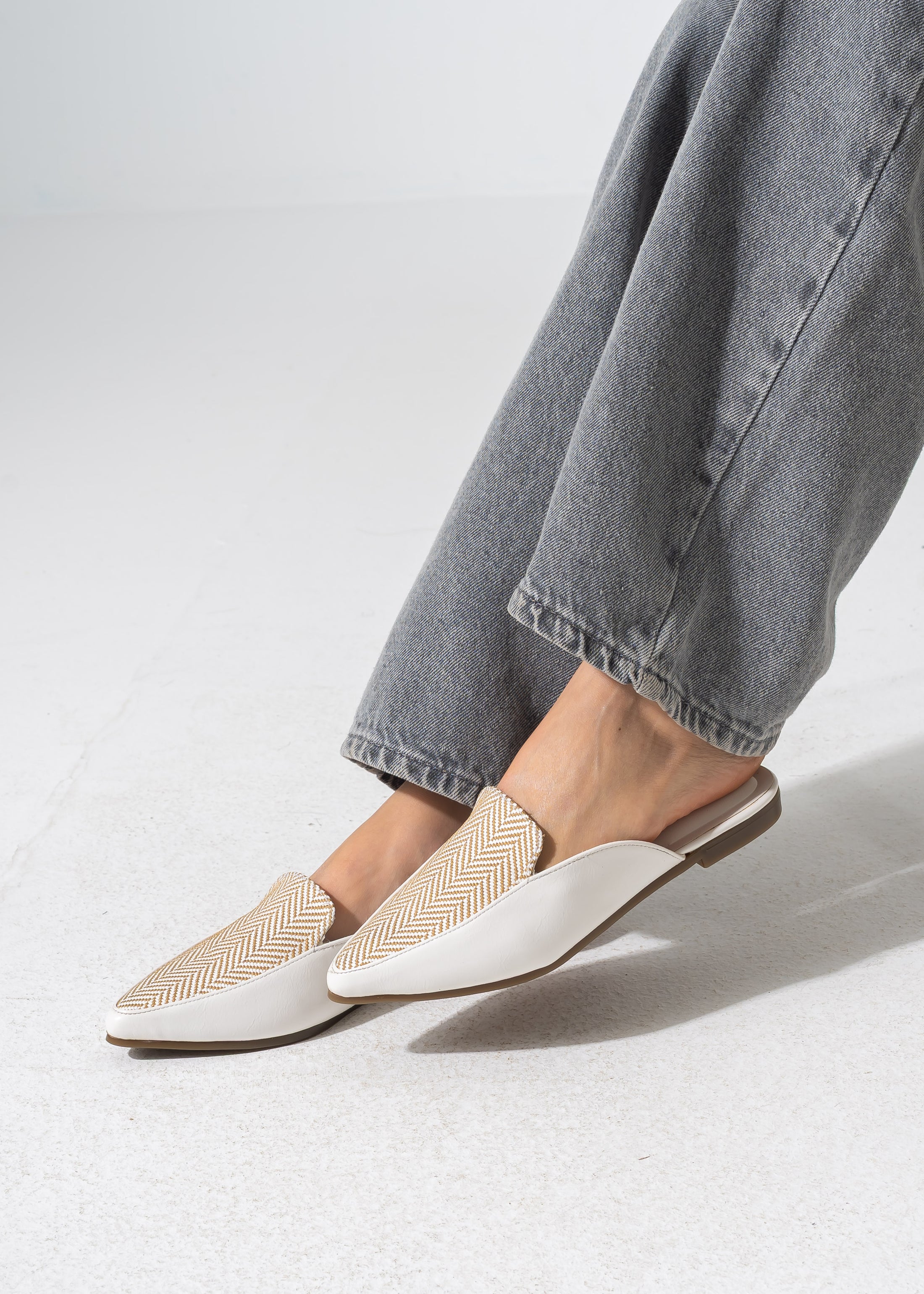 Pointed-Toe Herringbone Weave Mules - WHITE