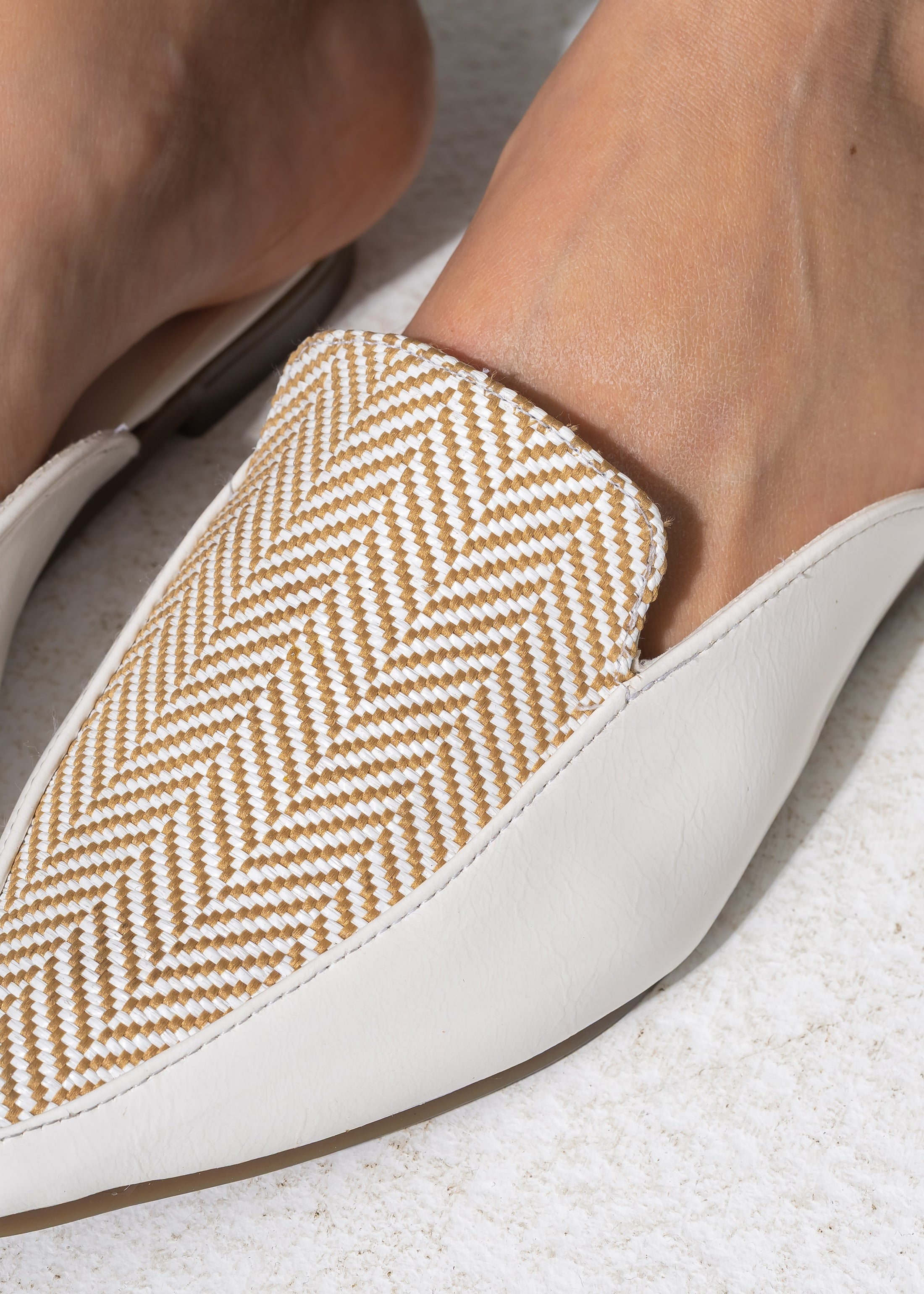 Pointed-Toe Herringbone Weave Mules - WHITE