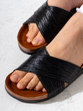 Load image into Gallery viewer, Shimmering Wrap Comfort - BLACK

