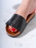 Load image into Gallery viewer, Snake-Textured Wide Strap Slides - BLACK
