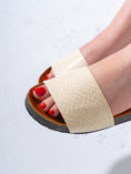 Load image into Gallery viewer, Glossy Reptile-Pattern Slipper - BEIGE
