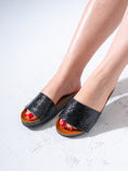 Load image into Gallery viewer, Glossy Reptile-Pattern Slipper - BLACK

