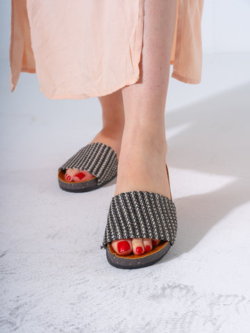 Woven Pattern Comfort Slides - BLACK